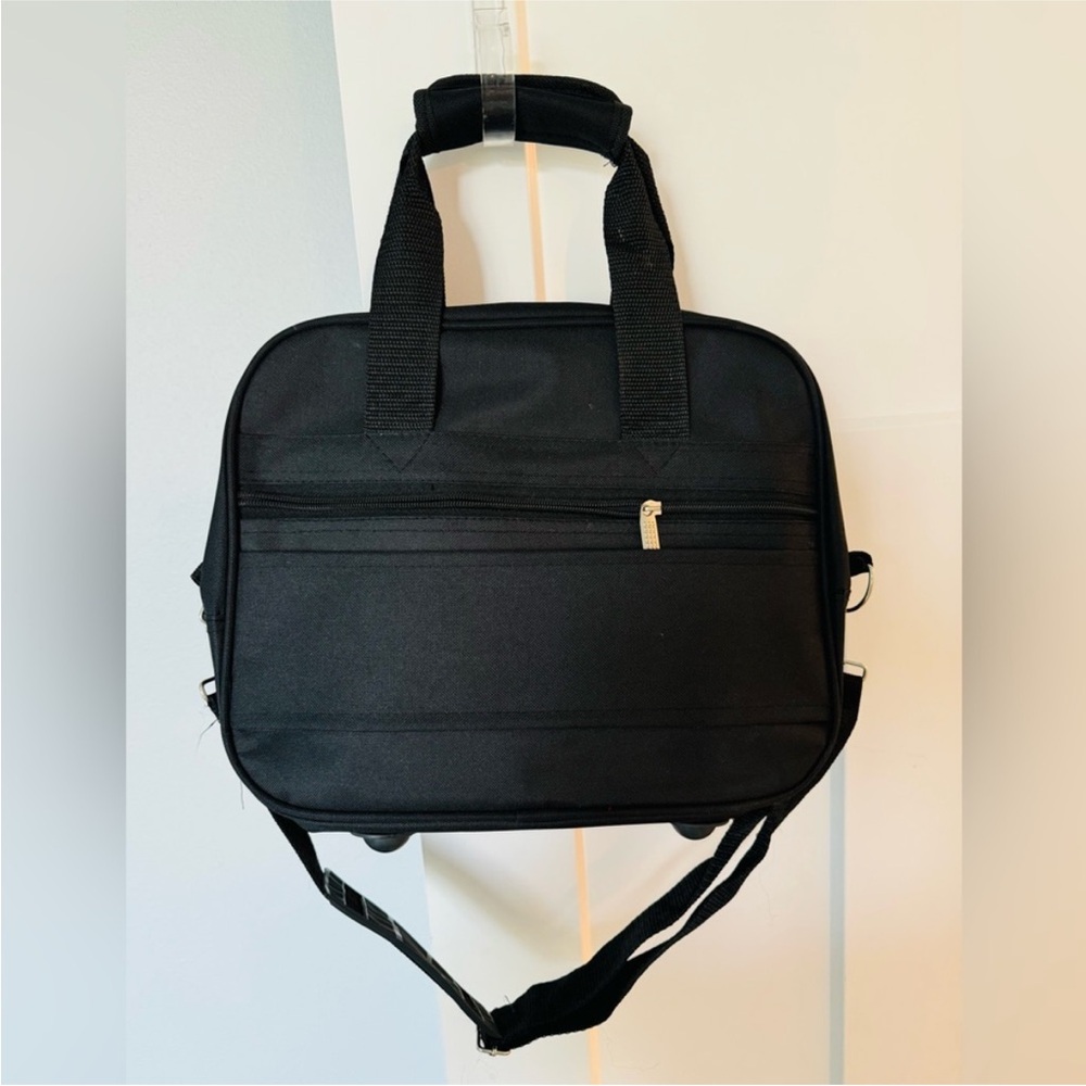 Black Travel Bag with Durable Fabric and Sleek Design - Picture 6 of 6